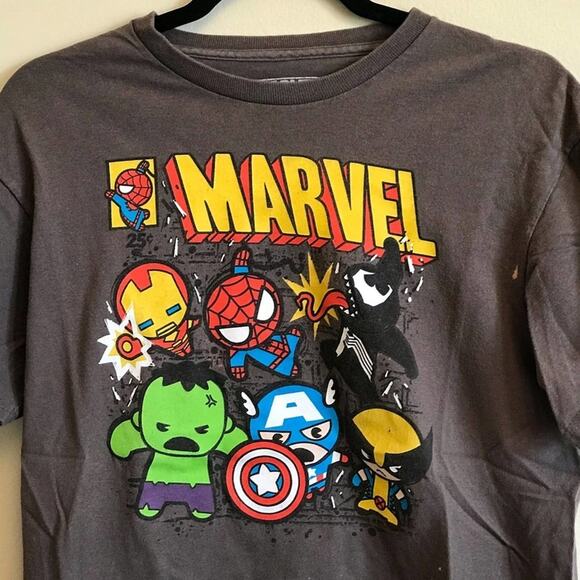 Marvel M fandom casual short sleeve t-shirt avengers gray - Picture 2 of 10